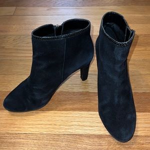 Anne Klein Flex black suede booties, size8 2.5inch heels